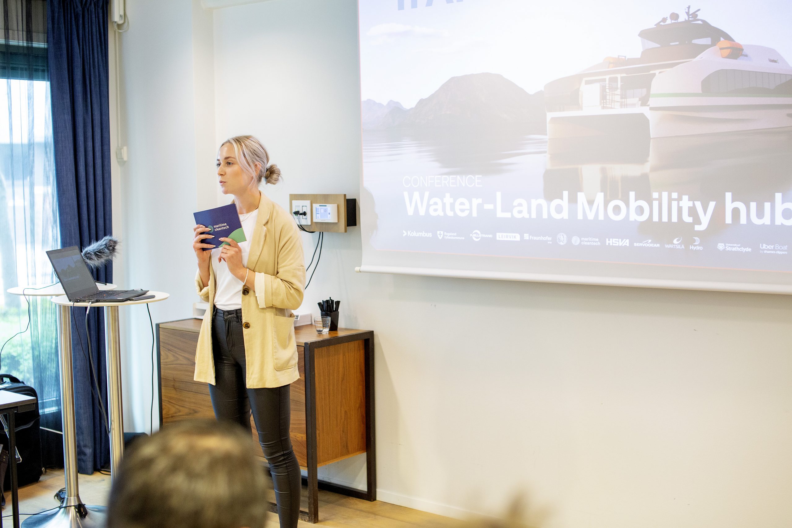 Integrating waterborne transport to urban mobility hubs 